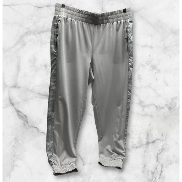 Chicos Zenergy Light Gray Camo Stripe Jogger Pants Size 2.5 Women's US 14 - Picture 1 of 10